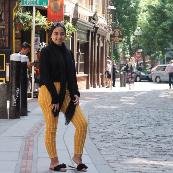 Meet your Posher, Aya - Picture 1 of 1